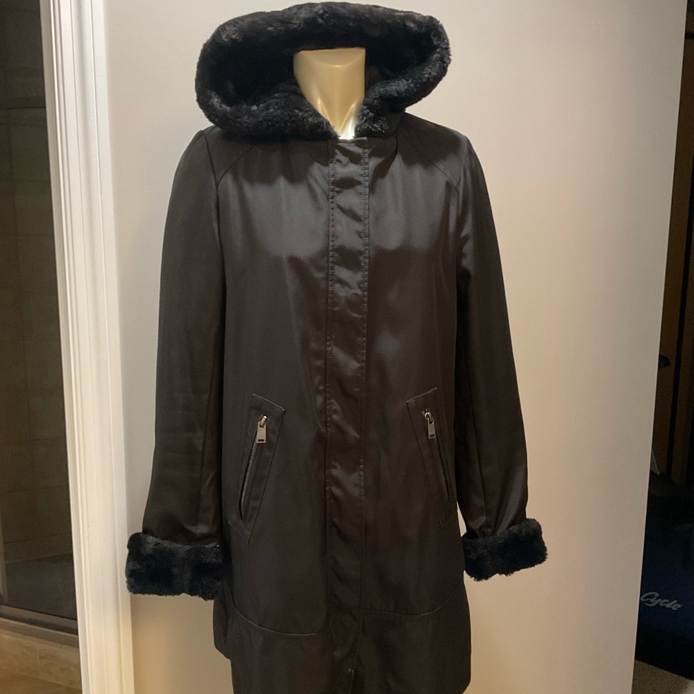Women's Black Hooded Coat with Faux Fur Trim